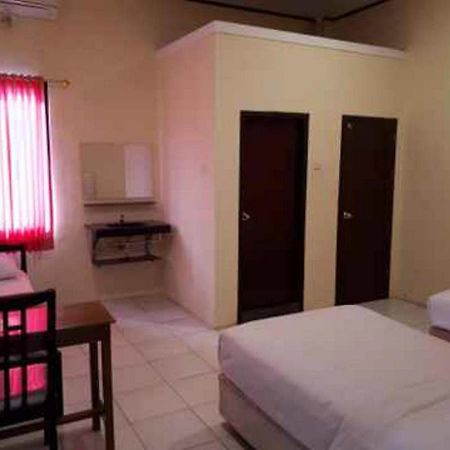 Reddoorz At Hotel Rumberpon Sorong Zewnętrze zdjęcie